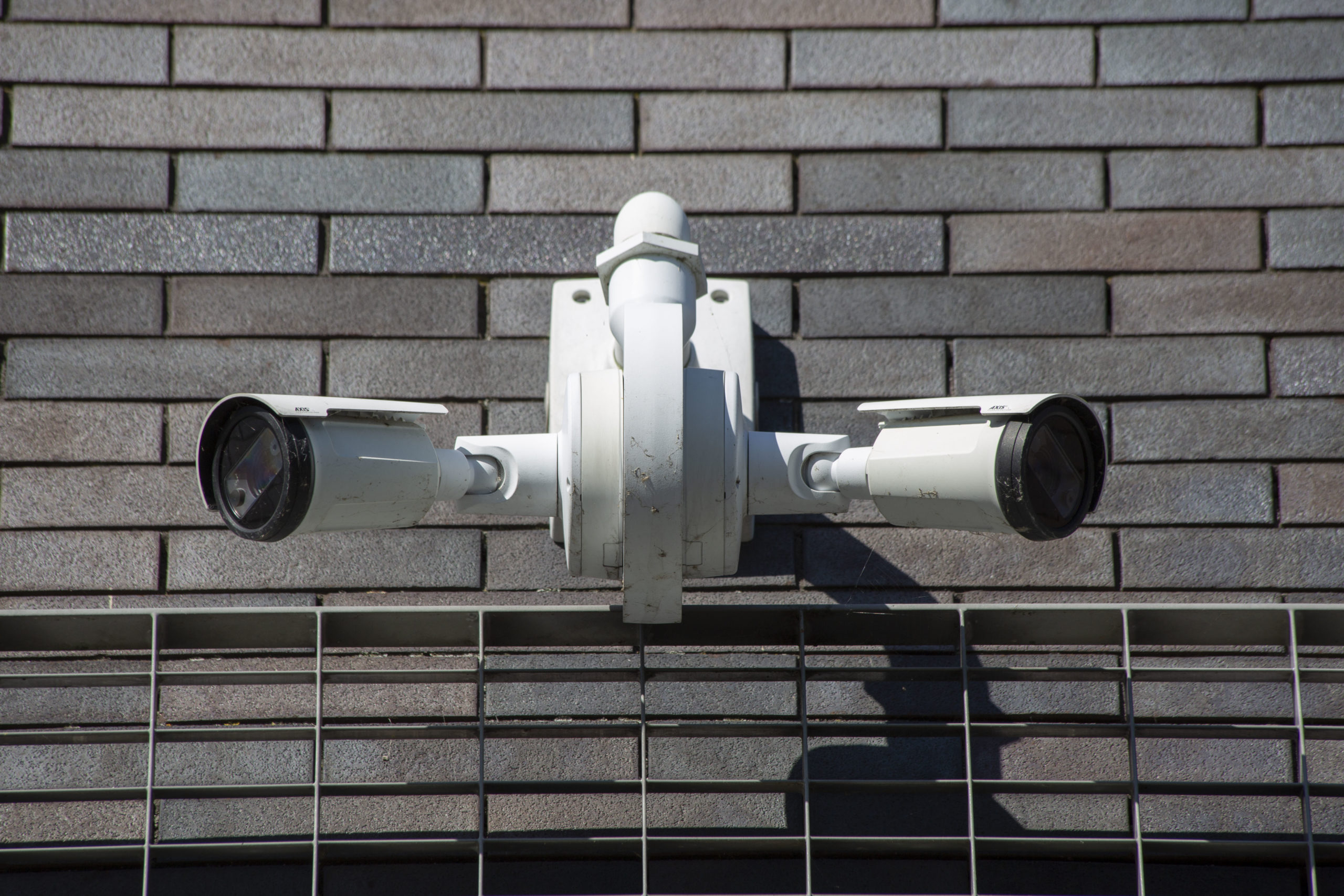 Wilt u 24/7 bewaking voor uw pand of terrein, dan is live cameratoezicht een goede kosteneffectieve methode. EBN maakt daarbij gebruik van getriggerd (intelligent) cameratoezicht.